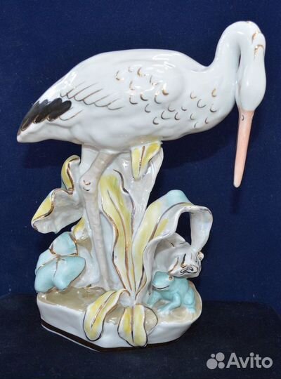 Фарфоровая статуэтка- цапля И лягушка. дулево