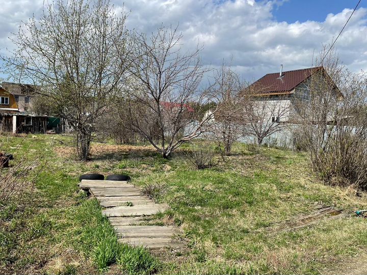 Дача 15 м² на участке 8 сот.