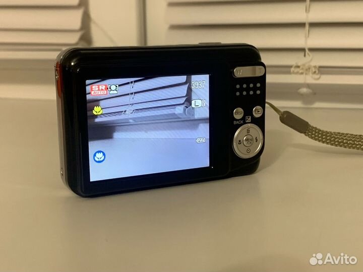 Компактная камера FujiFilm FinePix AX650