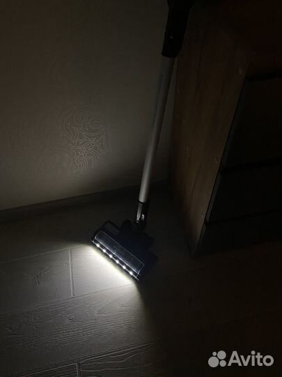 Пылесос вертикальный