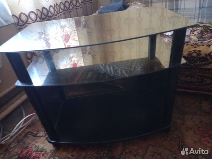 Тумбочка стеклянная