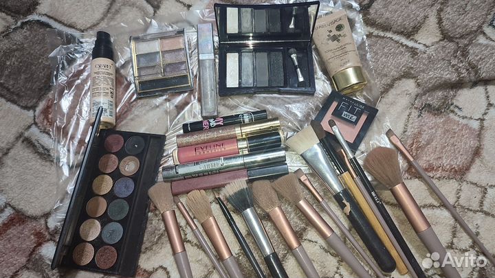 Косметика пакетом и кисти