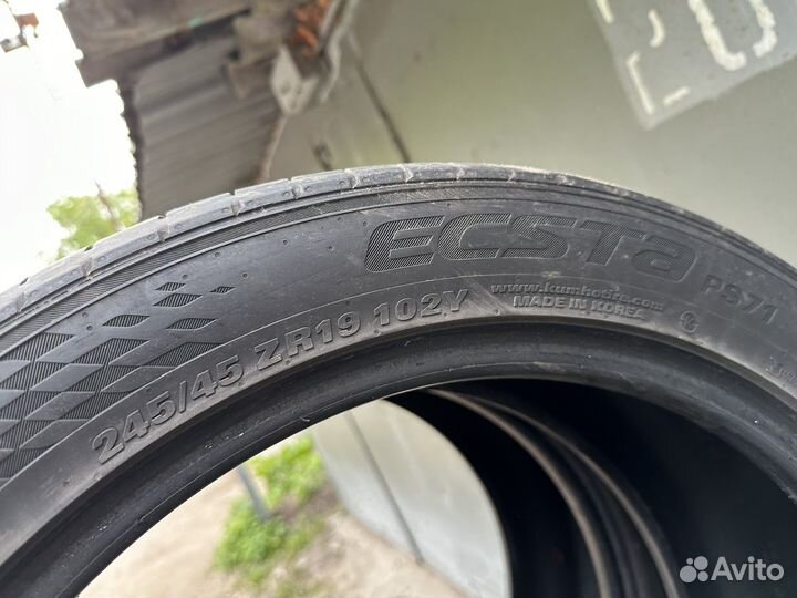 Kumho Ecsta PS71 245/45 R19