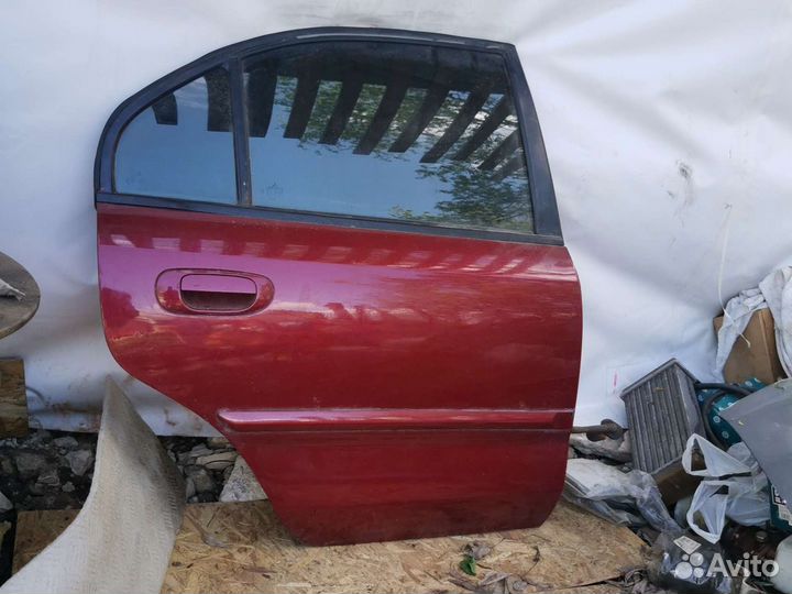 Дверь задняя правая MitsubishiCarisma