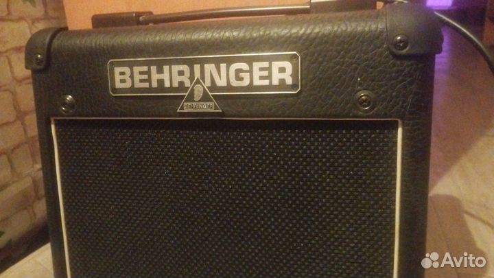 Ламповый комбоусилитель Behringer