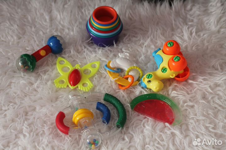 Много игрушек