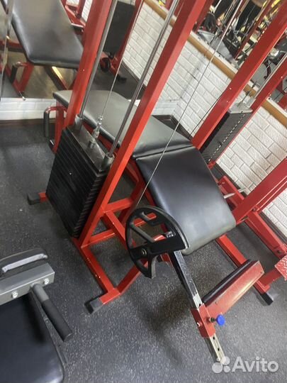 Тренажер для сгибания ног