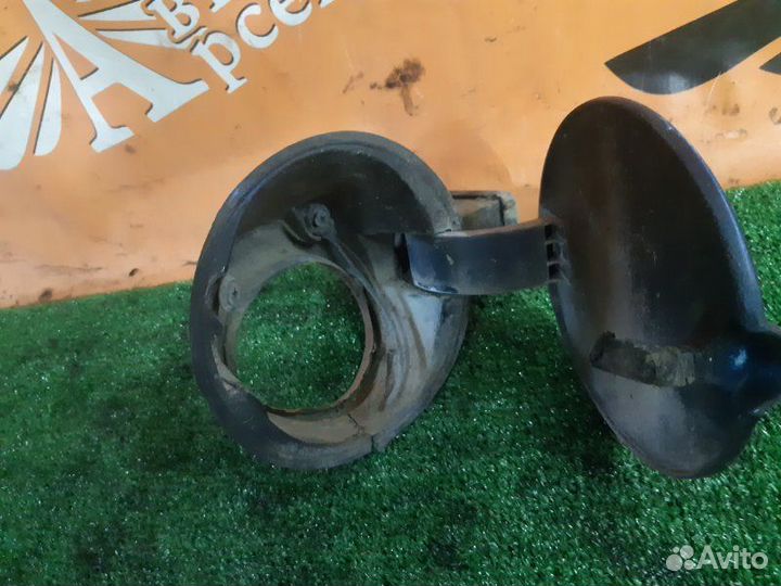 Лючок топливного бака Ford Focus Se седан 2.0 2001