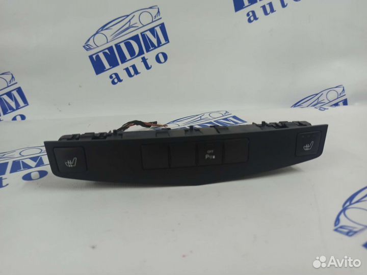 Кнопки подогрева сидений Mercedes C-class w204