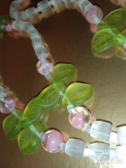Бусы сатиновое стекло листочки и ягоды Чехия