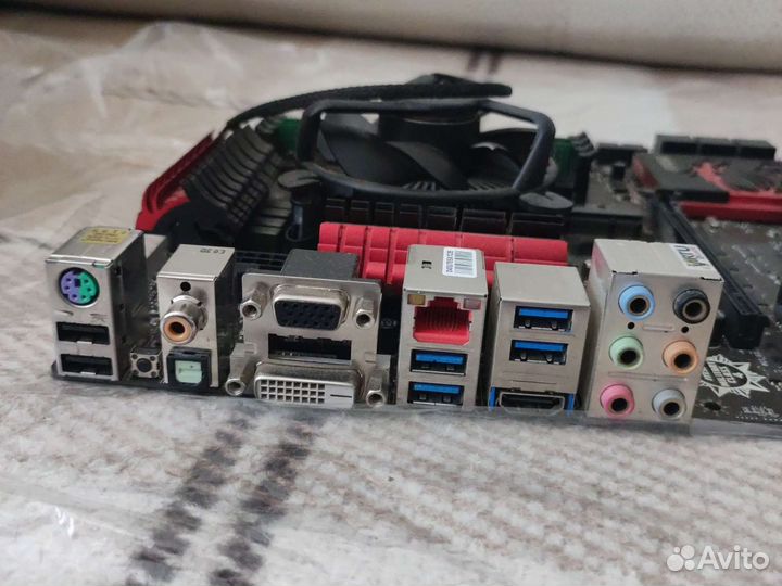 Мат плата с процессором и памятью