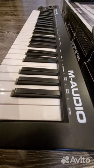Midi клавиатура M-audio