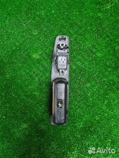 Кнопка стеклоподъемника задняя Nissan Qashqai J10