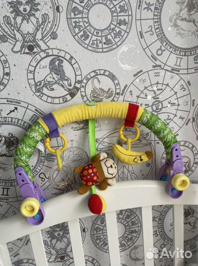 Дуга с игрушками