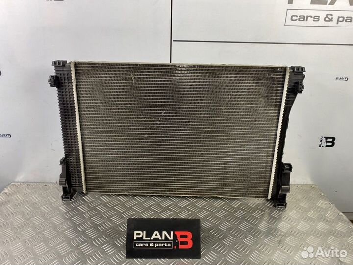 Радиатор охлаждения двигателя Mercedes-Benz