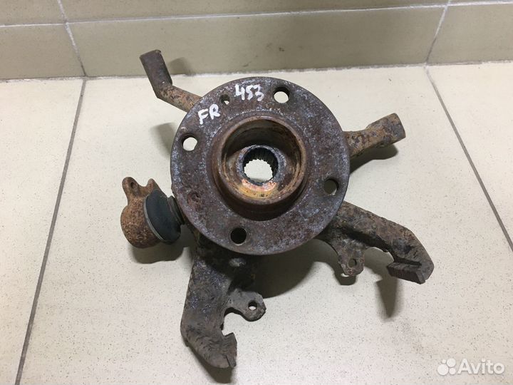 Кулак поворотный передний правый Golf III/Vento 19