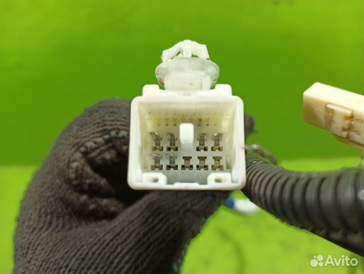 Проводка крышки багажника Toyota Yaris XP90 1KR