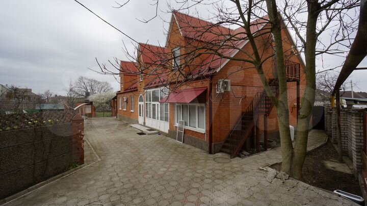 Дом 198 м² на участке 10 сот.