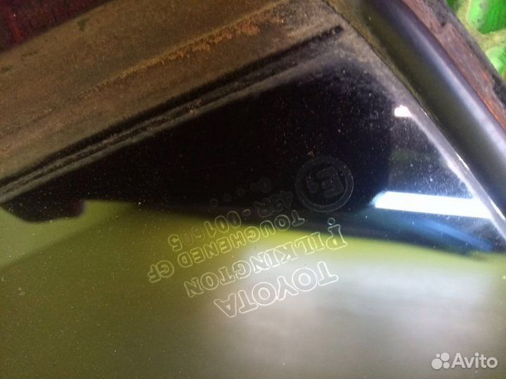 Форточка двери передняя правая Toyota Avensis T270