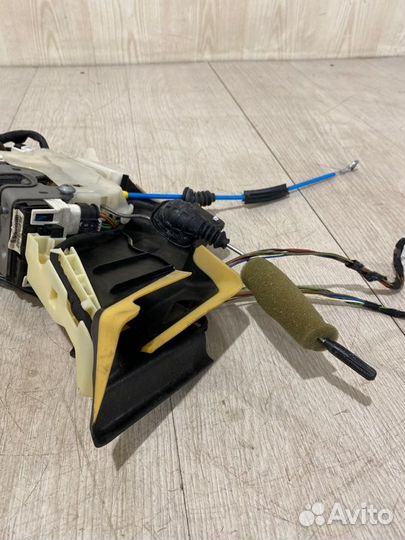 Замок боковой двери передний правый Mercedes Benz