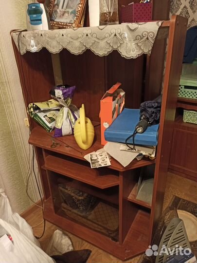 Стойка для телевизора на колесах