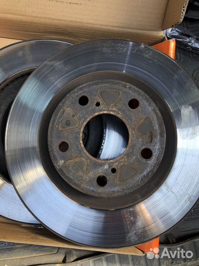 Тормозные диски передние Rav 4 2010