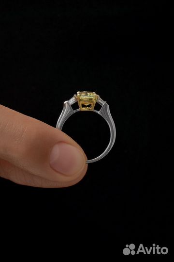 Кольцо с желтым бриллиантом 2.58 карат FY
