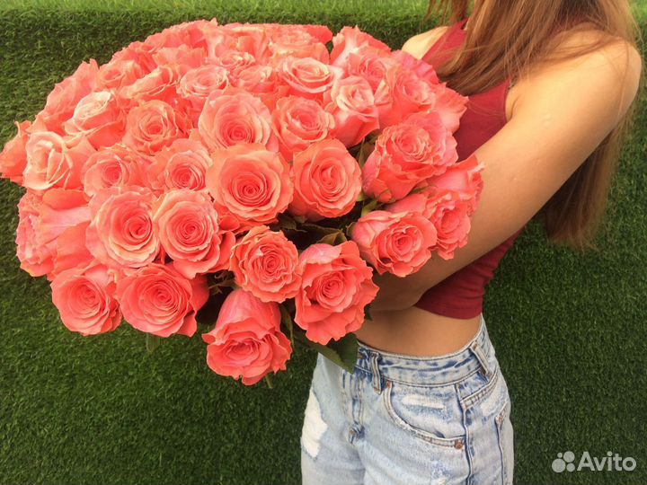 Букет 51 коралловая роза 40 см (Эквадор)