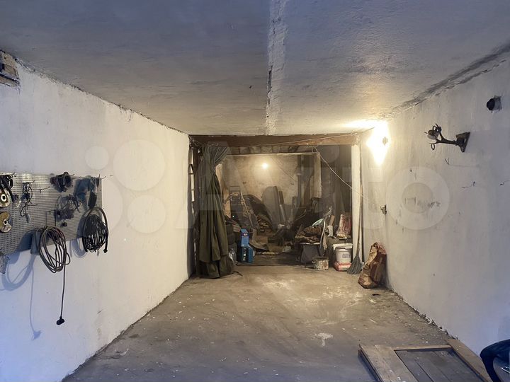 Гараж, > 30 м²