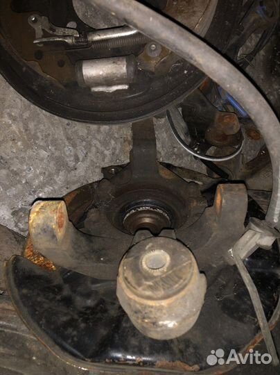 Ступица зад левая toyota kluger ACU25