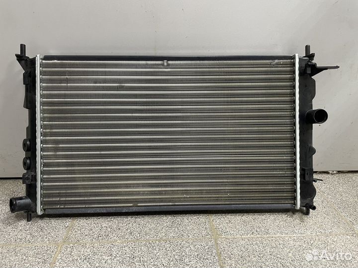 Радиатор охлаждения audi 80 b310-25043sx