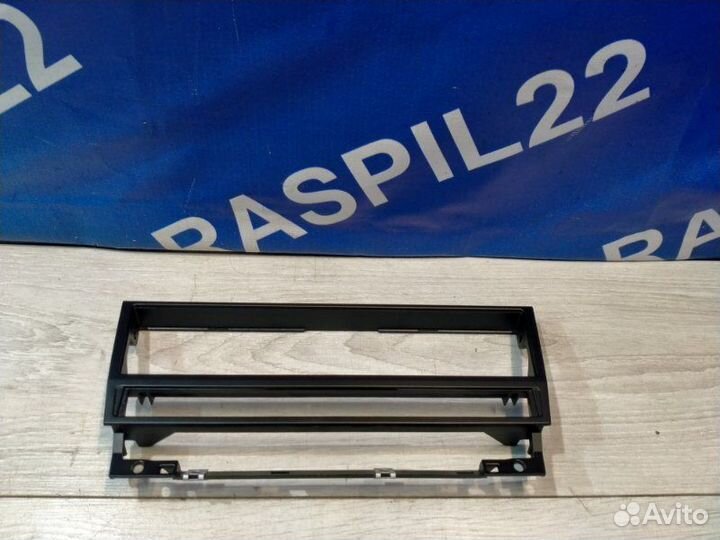 Кронштейн магнитолы передний Bmw 525I E39 M54