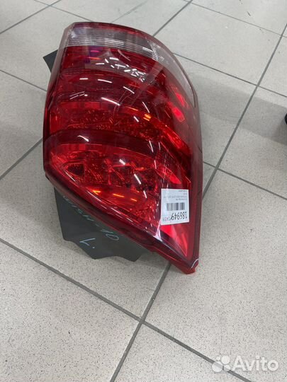 Фонарь задний левый toyota wish