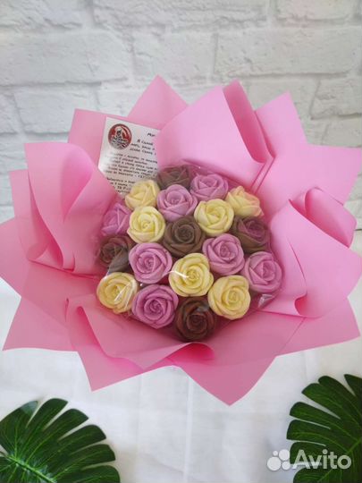 Шоколадные розы в букете на 8 марта