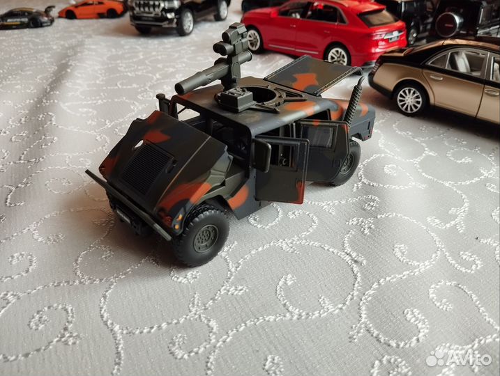 Модель автомобиля 1:32 Hummer