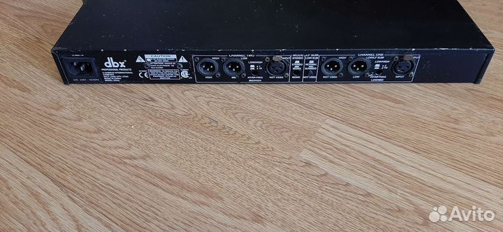 Кроссовер звука DBX 223xs