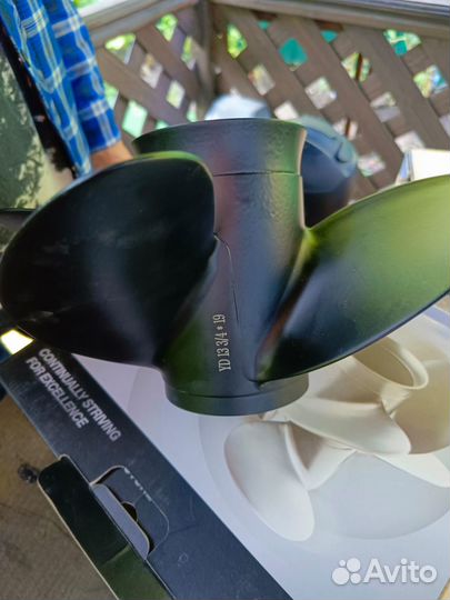 Винт гребной 13 3/4*19