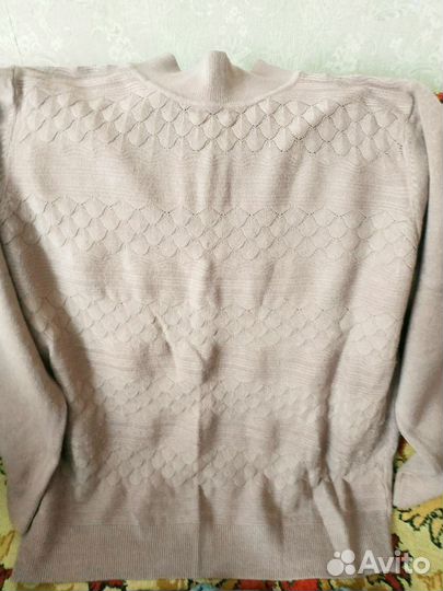 Свитер женский