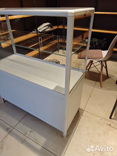 Стеклянная витрина