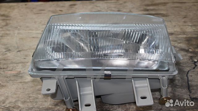 Фара передняя левая Hyundai HD 65 72 78 921015H001