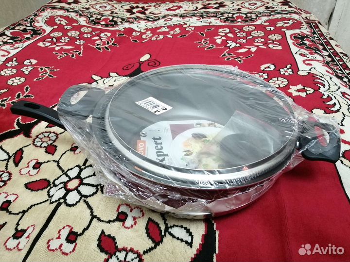 Жаровня с крышкой и сковорода 24см. Комплект Новые