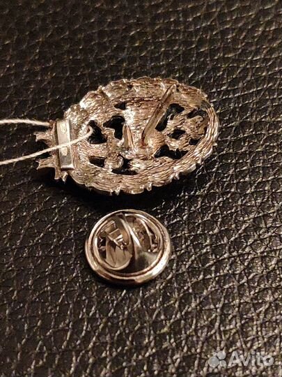 Нагрудный знак об окончании Николаевской академии