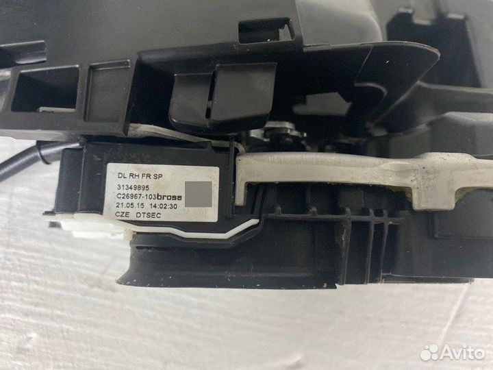 Замок двери передний правый Volvo Xc90 2.0TDI