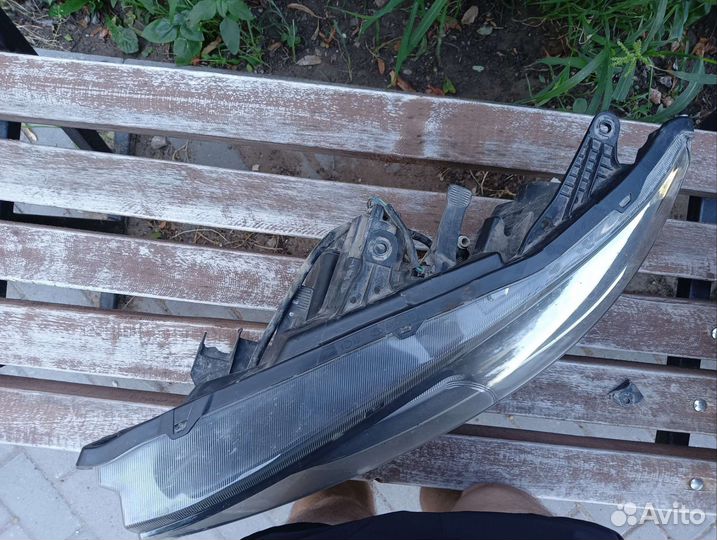 Фара передняя левая на весту