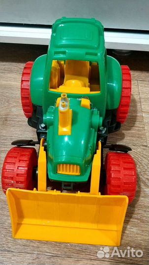 Трактор игрушка
