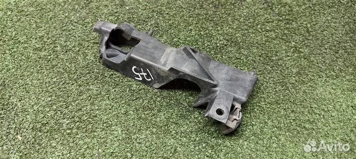 Направляющая переднего бампера левая Audi A6 C7