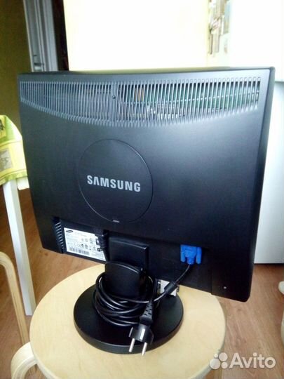 Монитор Samsung 943N
