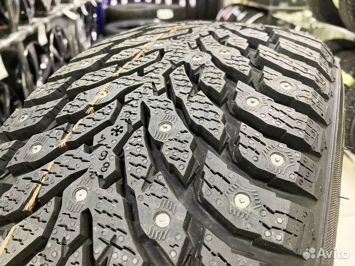 Nokian Tyres Hakkapeliitta 9 SUV 235/50 R18