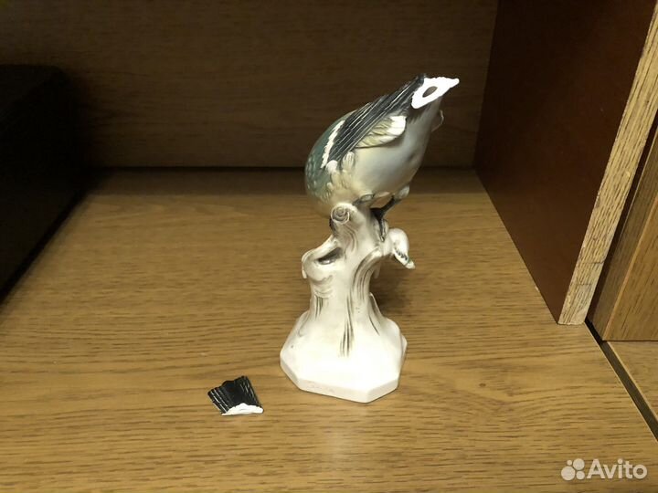 Статуэтка фарфор Клёст с шишкой Германия