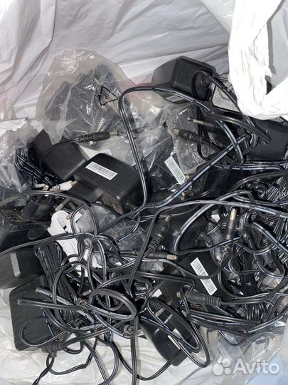 Блок питания 12В/1А (в наличии много)